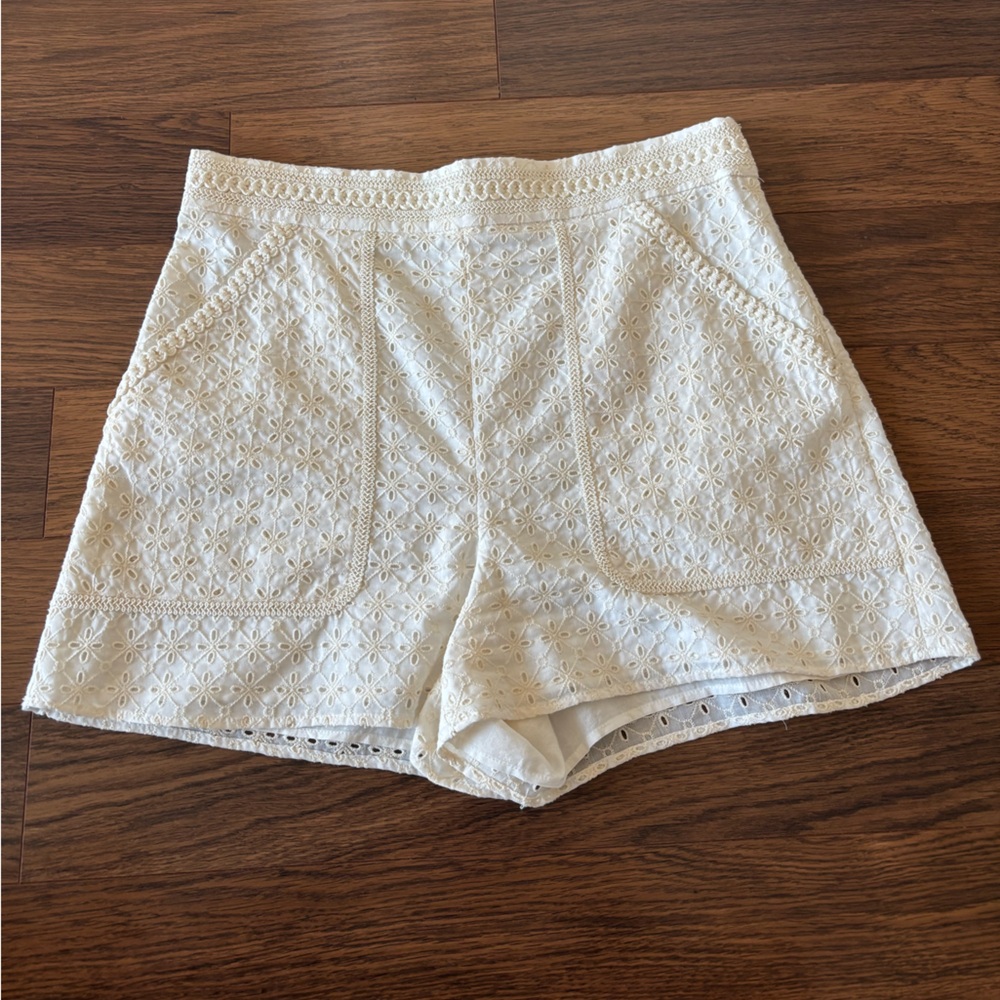 NWOT Zara White Eyelet Women Shorts